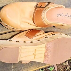 NEW Free People Culver City Leather Camel Studded Clogs Women’s Size EU38/US8